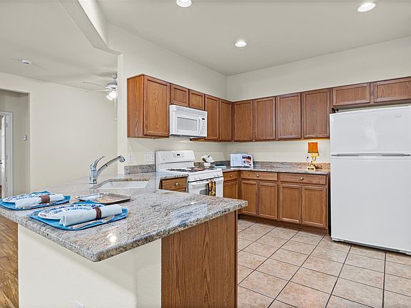 3rd image of 317 Essex Ln
