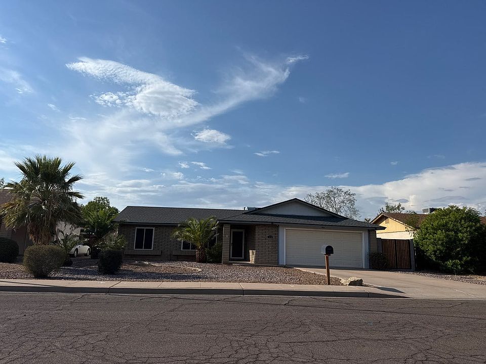 1st image of 1050 W Manhatton Dr