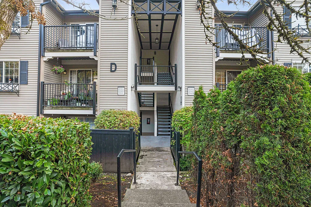 2 bed, 988 sqft, $3,200 — Photo 1
