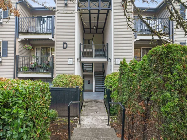 215 9th St APT D202, Kirkland, WA 98033