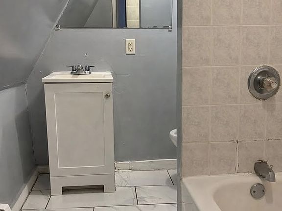 3rd image of 291 S 11th St #3