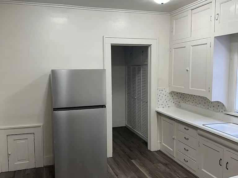 1007 E Corning St — Photo 5
