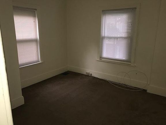 5th image of 213 Chapel Ave
