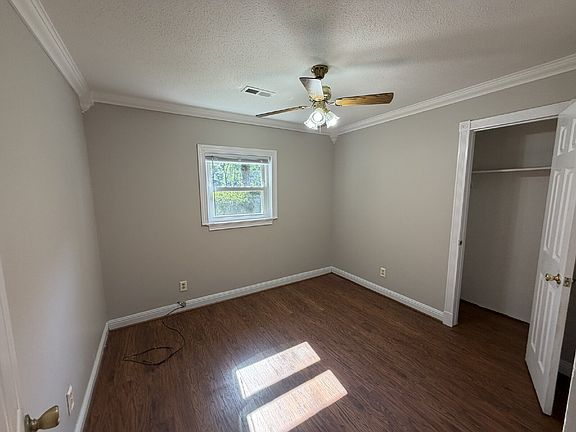 5th image of 384 Pioneer Rd