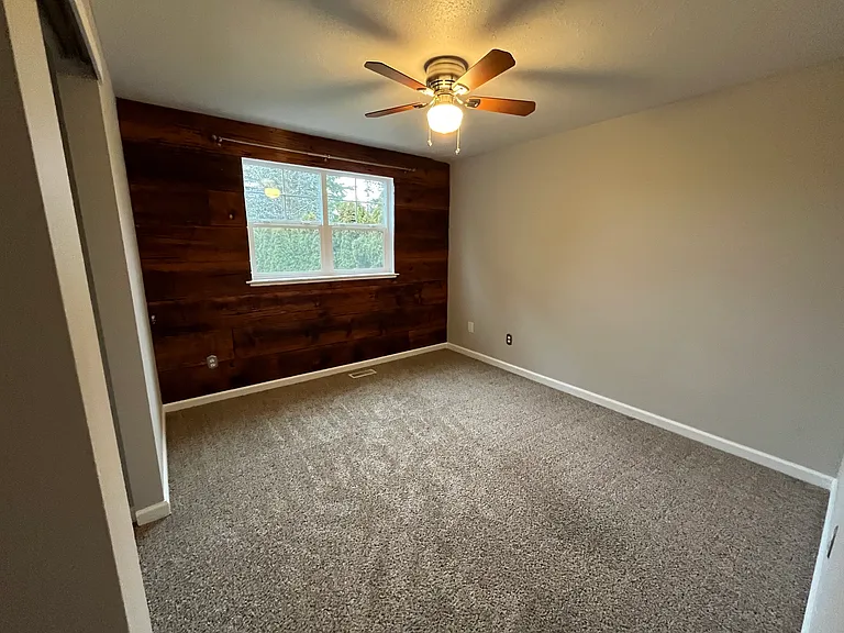 988 SW Inglewood Ln — Photo 11