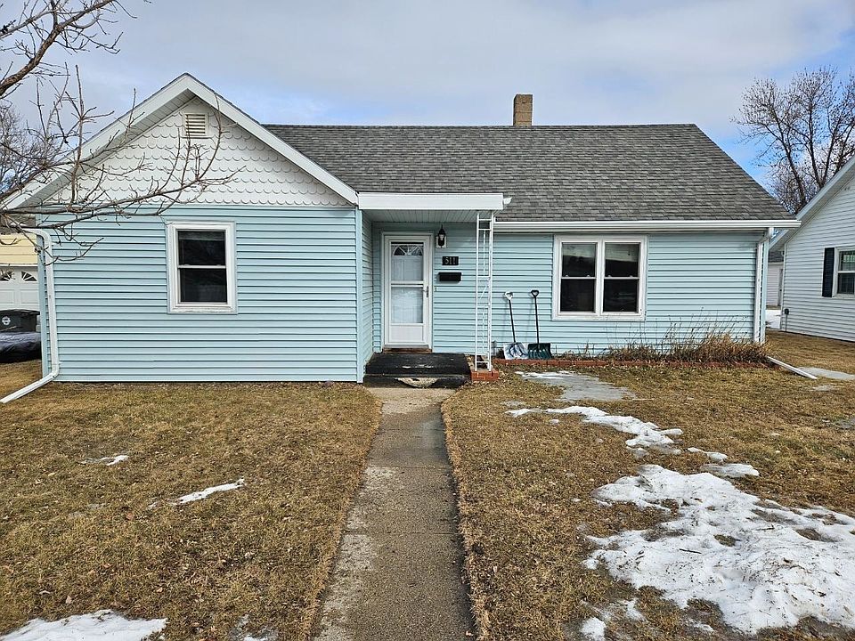 1st image of 511 3rd St SE