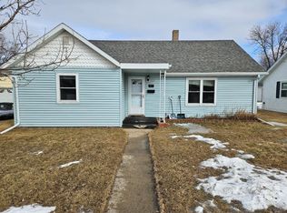 511 3rd St SE, Rugby, ND 58368