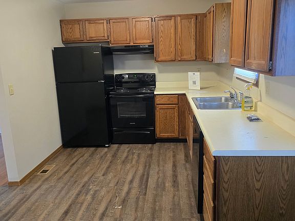 5th image of 521 Wood Thrush St #B
