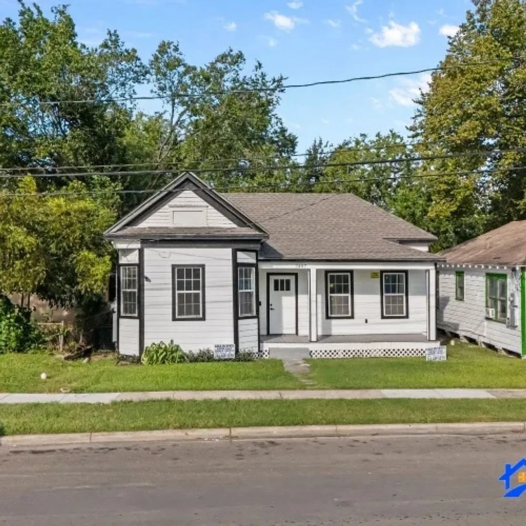 Spacious 4-Bedroom Home in Houston | 2407 Pannell St — Photo 1