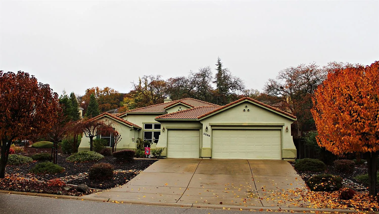 2089 Summer Dr photo 1
