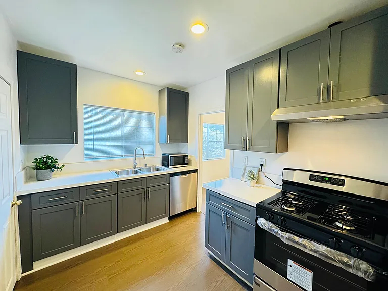 1235 N Vista St #1235 — Photo 1