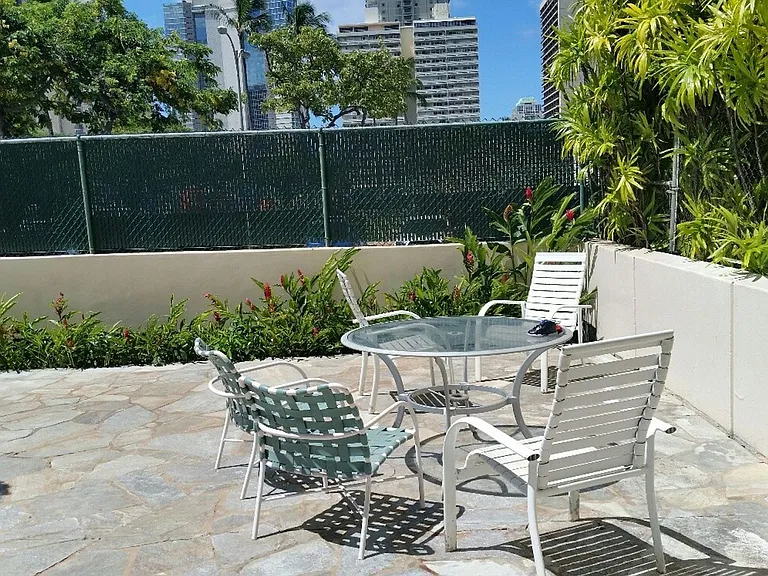 500 University Ave #305 — Photo 15