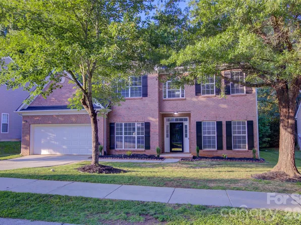 520 Grantham Ln, Charlotte, NC 28262