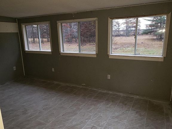 4th image of 635 Little John Ave