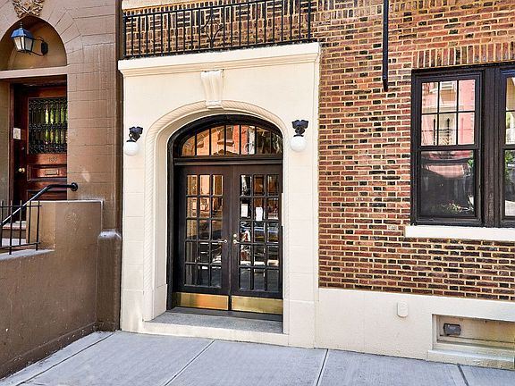 3rd image of 140 Waverly Pl APT 2A