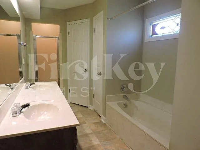 2056 Kingsrow Pkwy — Photo 13