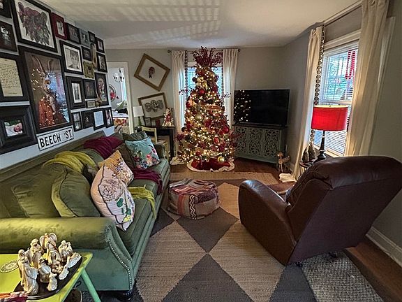 4th image of 854 Magnolia St