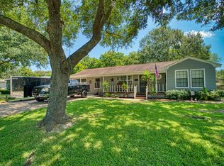 1603 W Houston Dr, La Marque, TX 77568