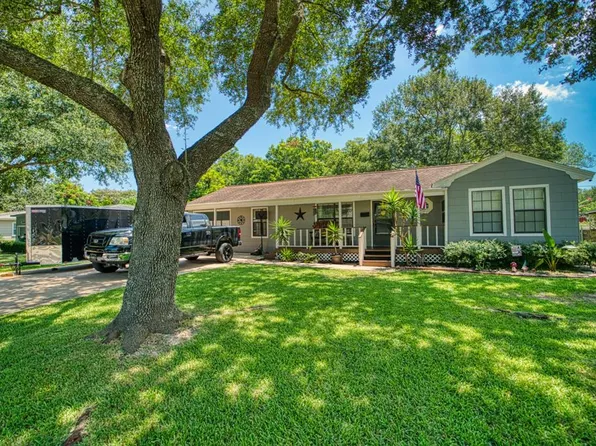 1603 W Houston Dr, La Marque, TX 77568