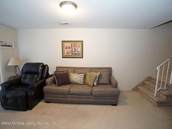 4th image of 301 Hillbrook Dr