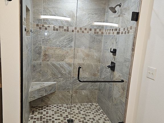 3rd image of 4445 SW Stoddard Dr #1