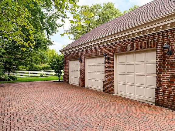 3rd image of 7304 Landon Ln