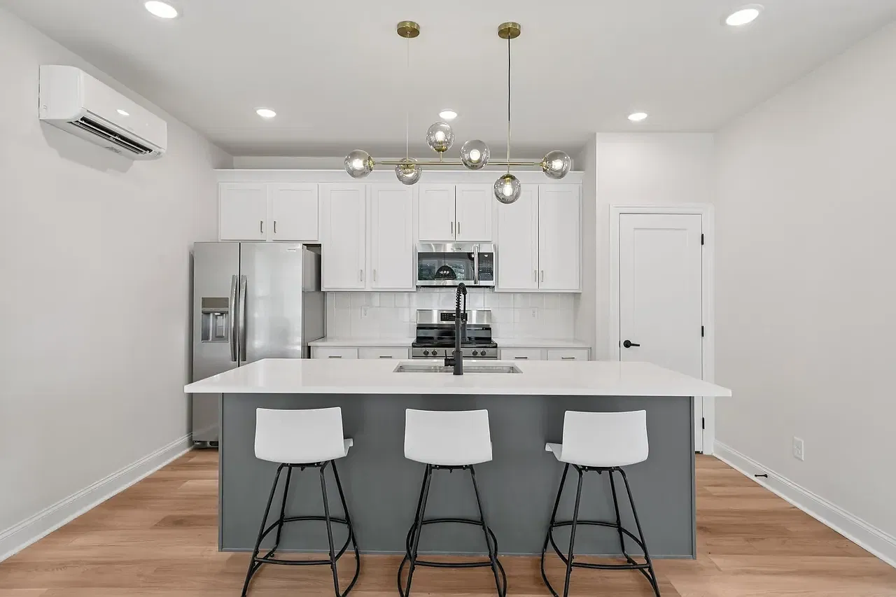 3 bed, 2065 sqft, $2,595 — Photo 4