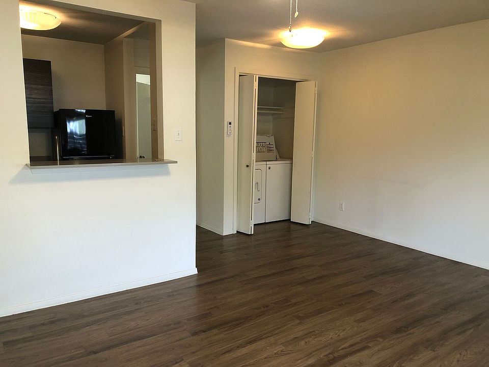 1st image of 1915 Fairlawn Ln Unit 1