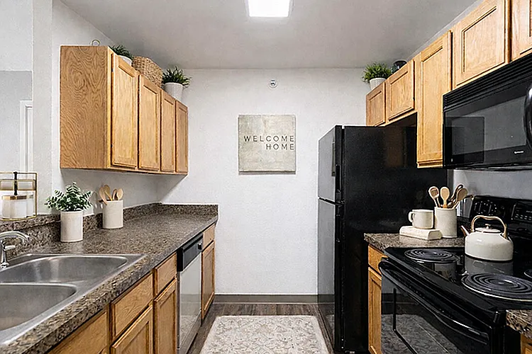 Central Park Apartments — Photo 6