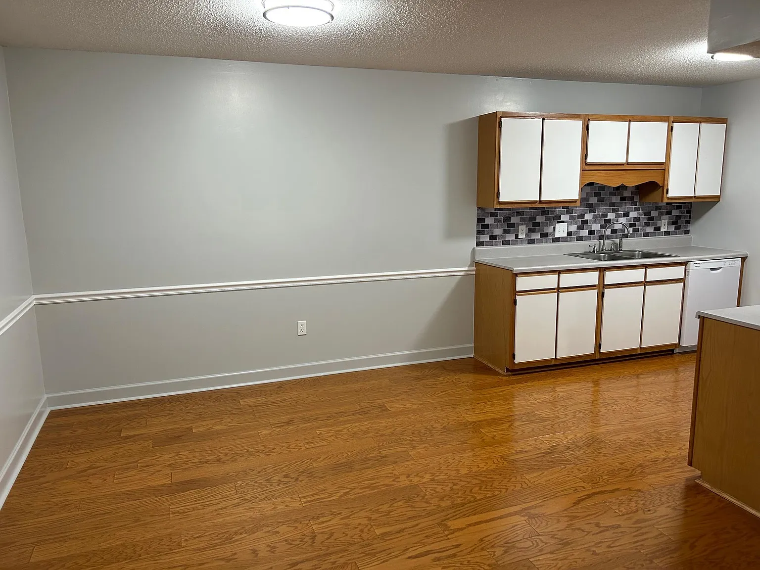 2 bed, 1125 sqft, $1,275 — Photo 2