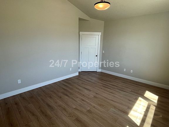 3rd image of 1761 NE Robert Rd