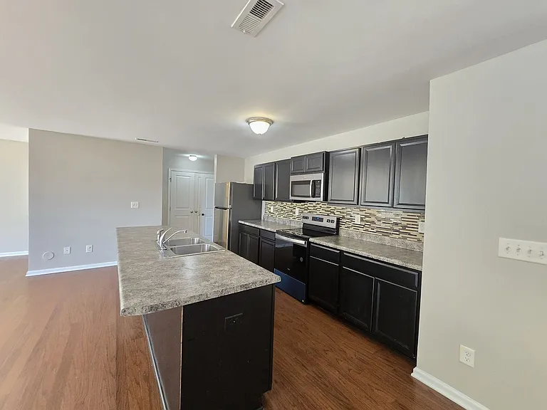1728 Joseph Hewes Ct — Photo 5