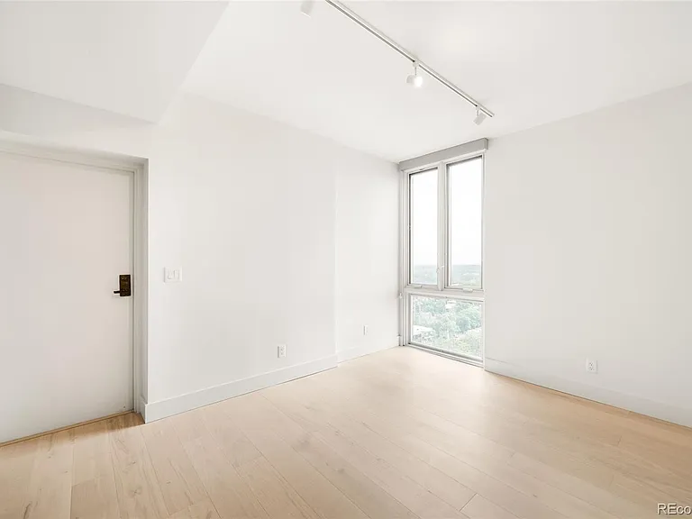 1133 Race St #16B — Photo 28