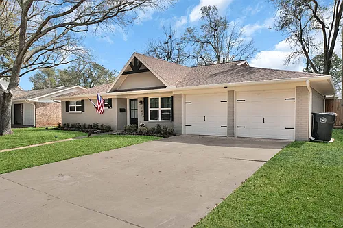 143 Bluebonnet St Photo 1