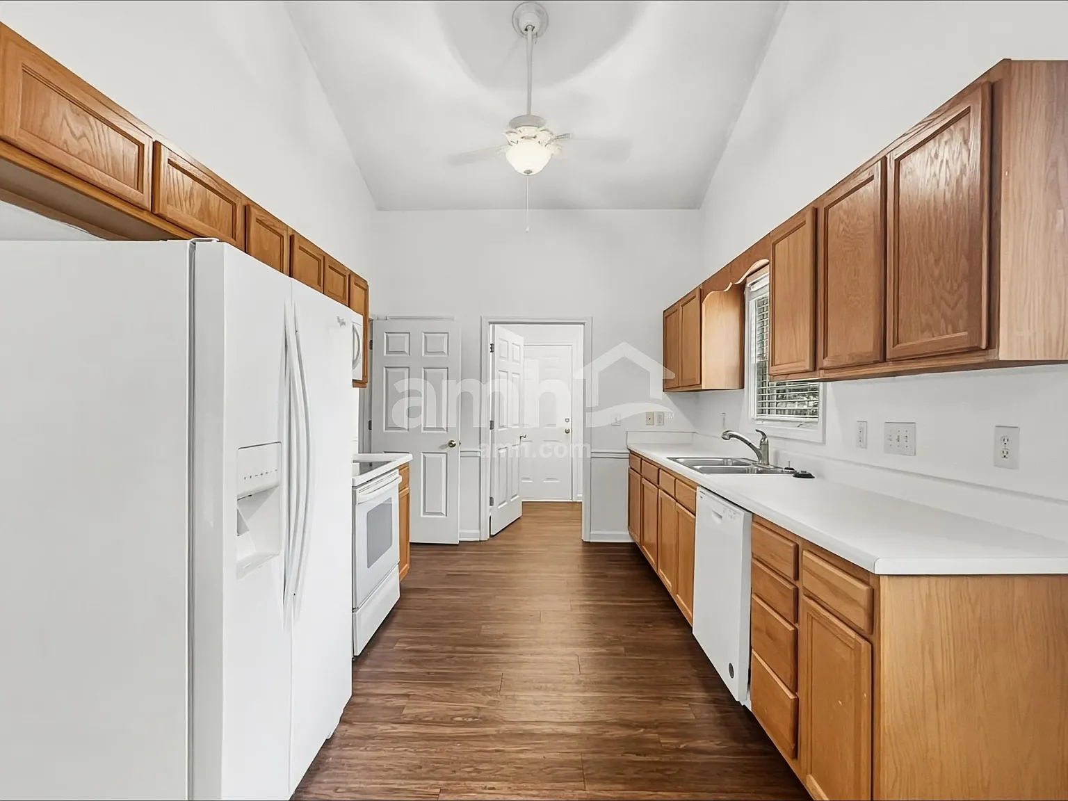 3 bed, 2.0 bath, 1528 sqft, $1,905 — Photo 3