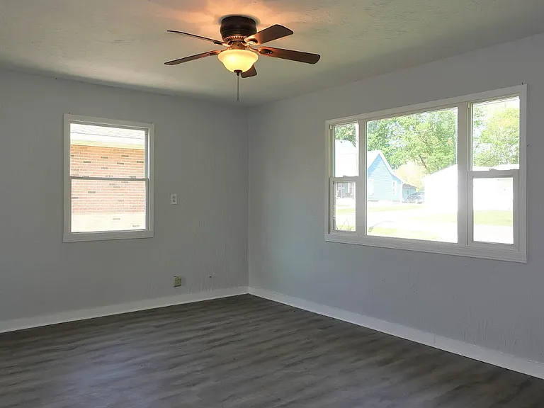 1118 Monroe St — Photo 4