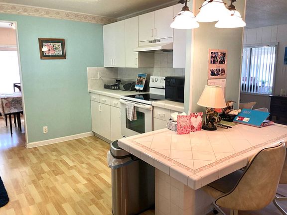 4th image of 4126 Voorne St