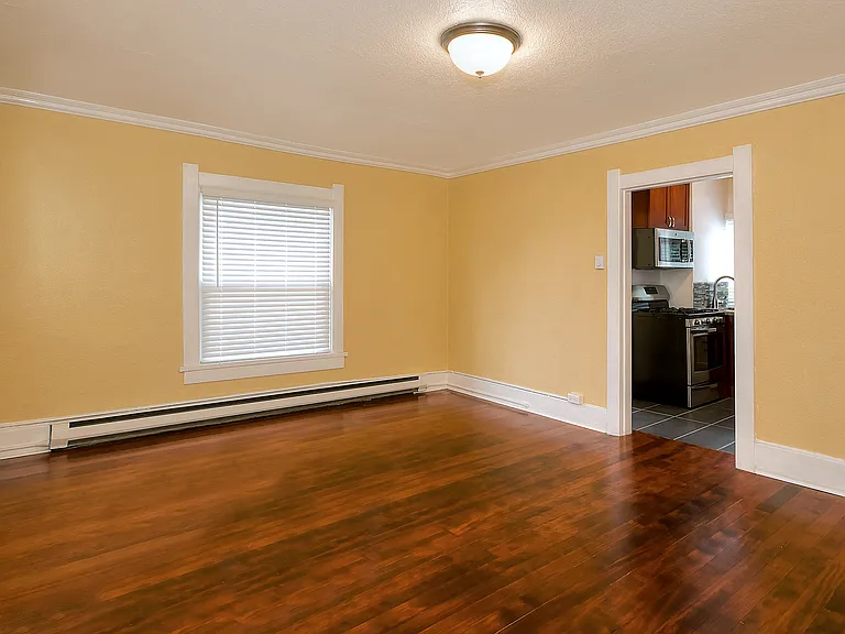 401 12th Ave E #9 — Photo 2