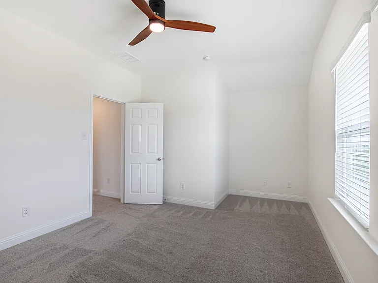 715 Parkside Dr — Photo 25