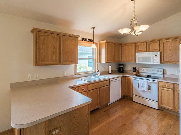3rd image of 2186 Seaview Dr