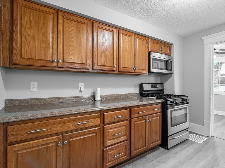312 Upland Ave — Photo 16
