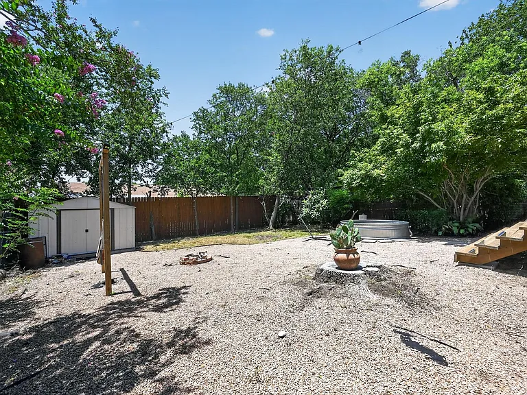 2321 Lakehurst Dr — Photo 29