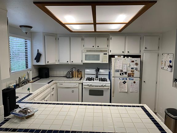 5th image of 3215 Fairview Dr