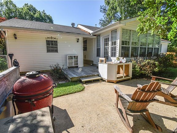 5th image of 22 Brookhaven Dr