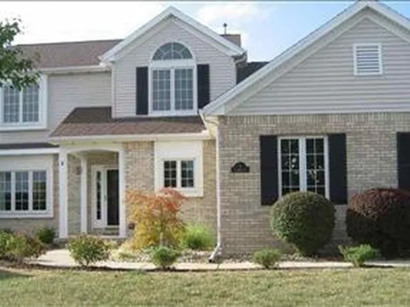 2 Cameron Ct, Bloomington, IL 61704