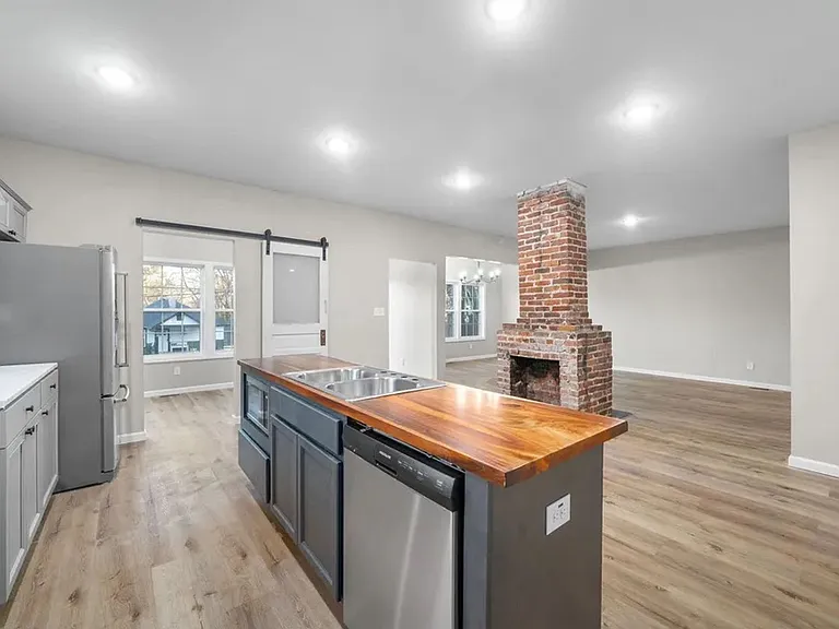 828 Gracey Ave — Photo 2