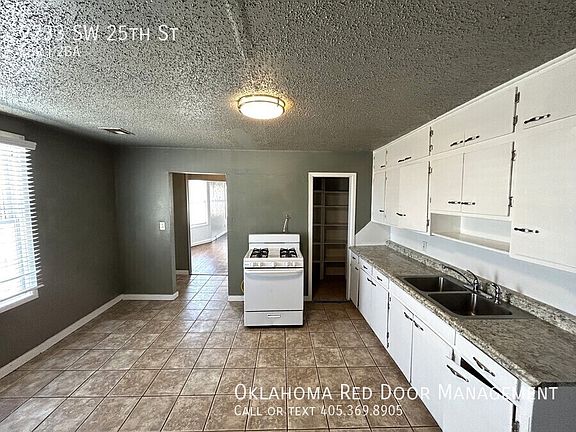 3rd image of 2233 SW 25th St
