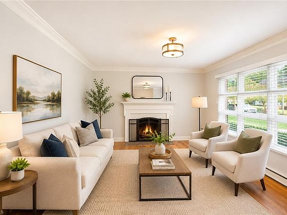 2nd image of 604 Sunset Dr