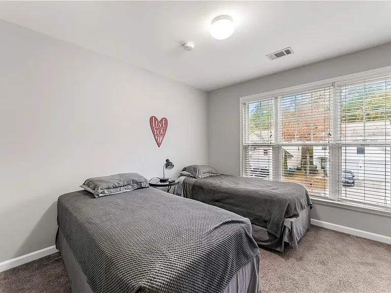 3218 Saville St SW — Photo 10
