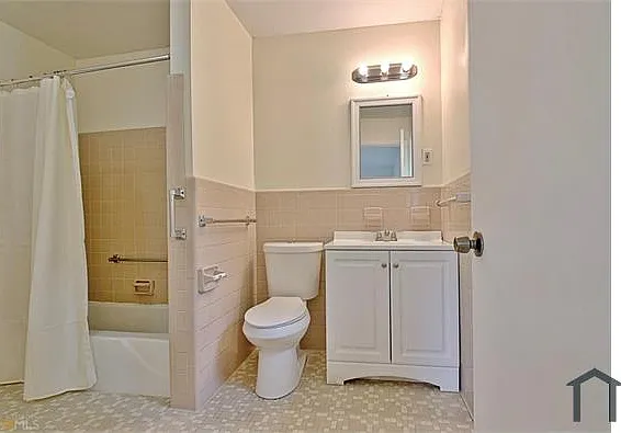 745 Anderson Dr — Photo 8